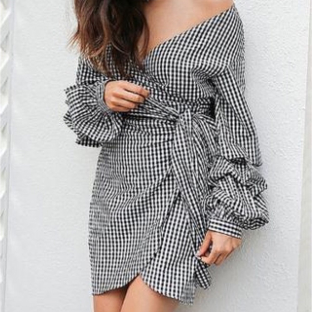 🆕 NWT New Look Plaid Wrap dress Dramatic Sleeves